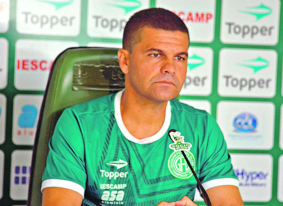 Umberto Louzer agradeceu aos treinadores que passaram pelo clube no ano passado: momento é bom, mas é preciso manter a concentração (Guarani Press)
