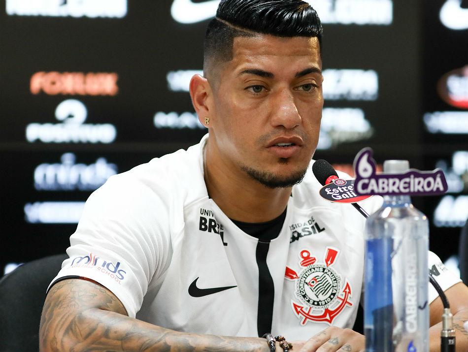 Ralf foi apresentado nesta terça-feira no Corinthians e volta ao clube onde conquistou diversos títulos, entre eles, o Mundial de Clubes e a Libertadores (Divulgação)