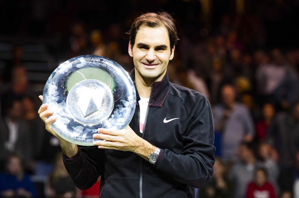 Três dias depois de se garantir como mais velho tenista a assumir a liderança do ranking da ATP, Roger Federer voltou a ocupar o topo nesta segunda-feira (AFP)