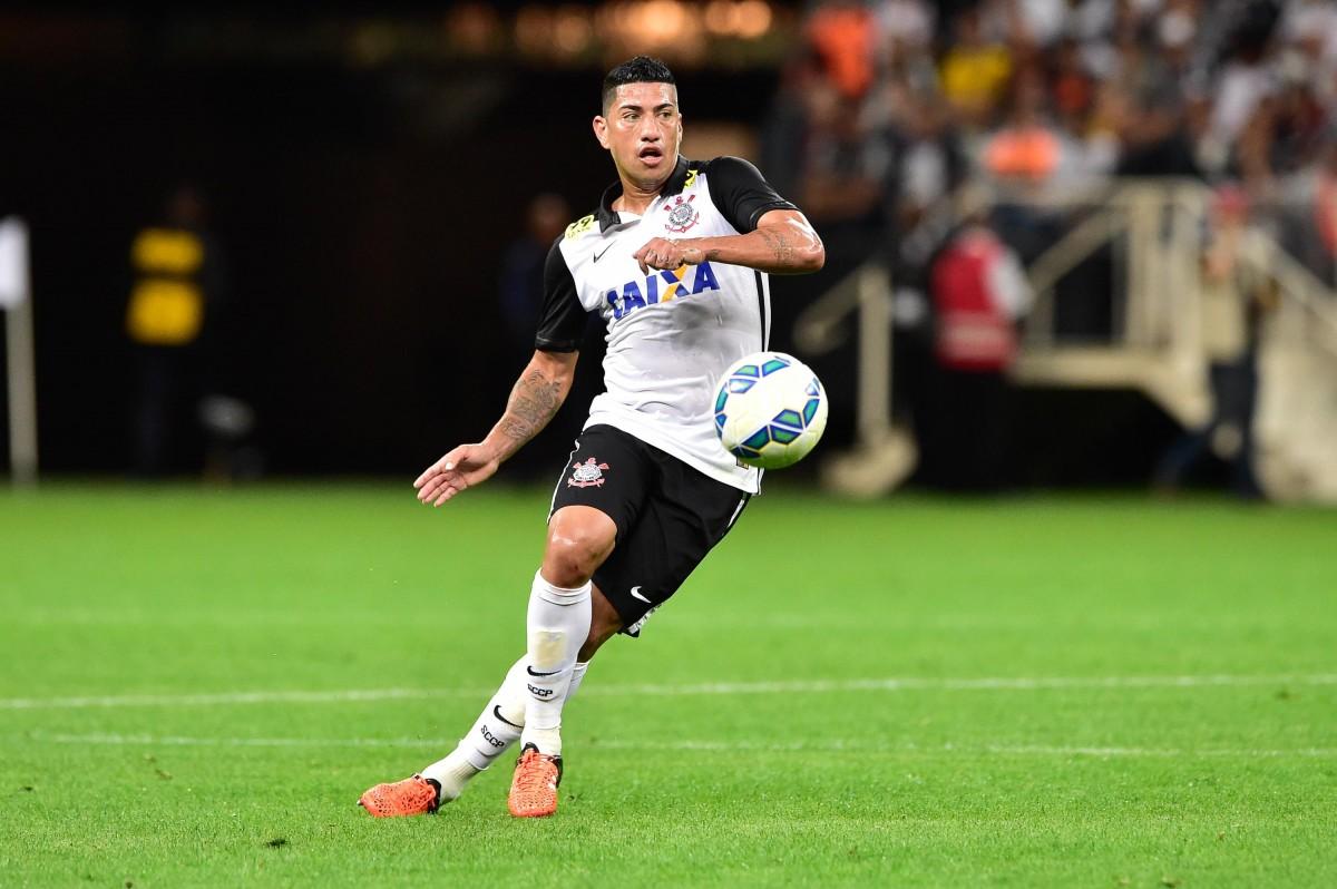 Corinthians anunciou nesta segunda-feira o retorno do volante Ralf (AFP)