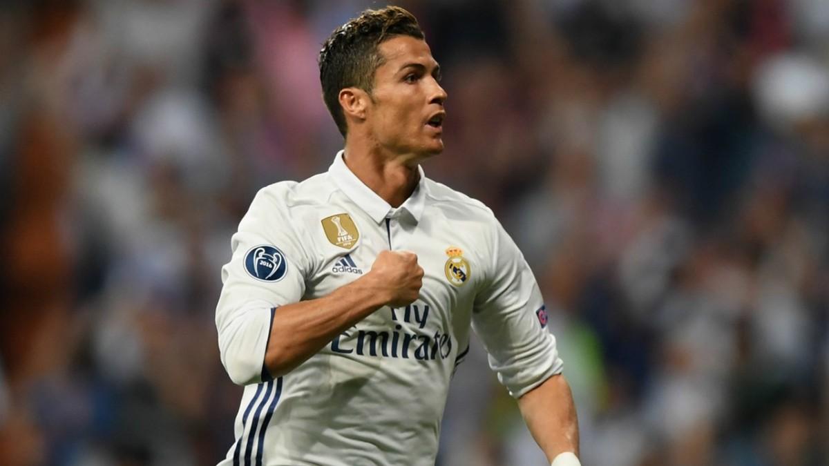 Cristiano Ronaldo concedeu entrevista após o treino do Real Madrid desta segunda-feira e falou sobre a expectativa para o principal confronto da temporada (AFP)