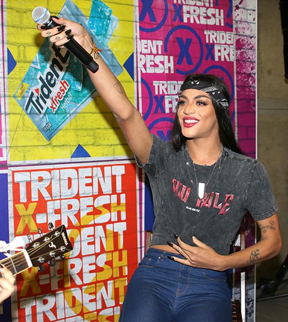 Pabllo Vittar chegou ao local disfarçada de headbanger. (Thiago Duran/ AgNews )