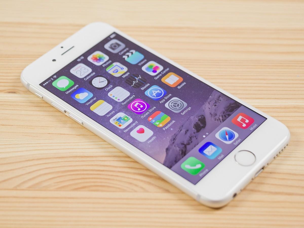 A empresa admitiu que modificou os programas de alguns modelos de iPhone (iPhones 6, 6S, SE e 7) para impedir que parassem de funcionar de repente (Divulgação)