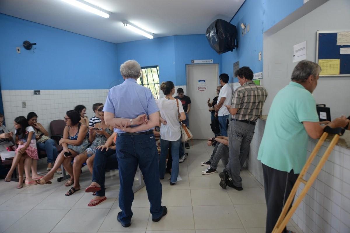 Espera por vacinação no Centro de Saúde do Jardim Aurélia, na segunda semana de janeiro: doses continuam disponíveis em todas as unidades básicas da rede pública de Campinas  (Patrícia Domingos/AAN)