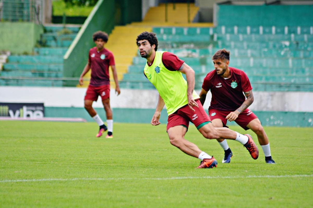 Bruno Mendes está satisfeito após boa atuação contra o Água Santar
 (Letícia Martins/Guarani Press)