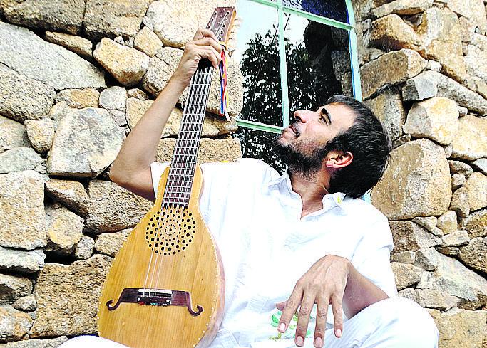 Violeiro João Arruda vai mostrar músicas de seus três últimos discos (Alik Wunder/Divulgação)