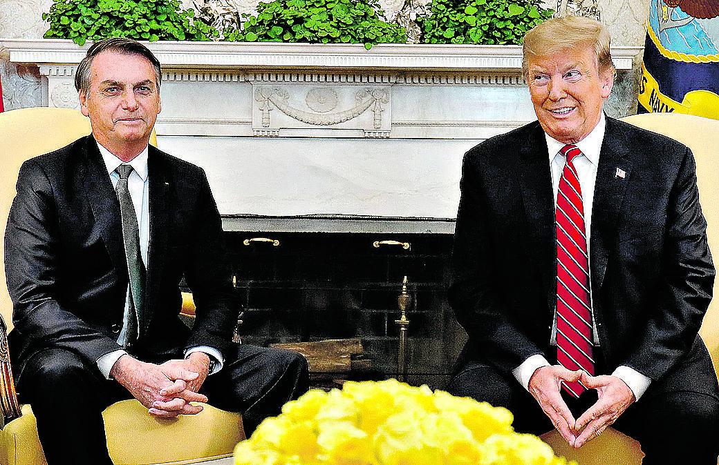 Bolsonaro já se declarou fã e aliado incondicional do presidente norte-americano Donald Trump (Alan Santos/PR)