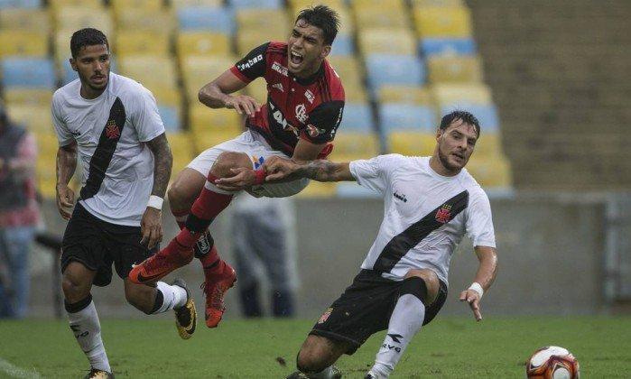 Com um time misto e maior domínio do jogo, o Flamengo fez um clássico morno com o Vasco neste sábado, no Maracanã, e não saiu do 0 a 0 (Divulgação)
