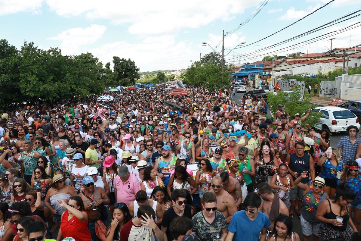 City Banda, nas ruas do Taquaral: segundo a Guarda Municipal (GM), 40 mil foliões foram se divertirr
 (Leandro Ferreira/AAN)