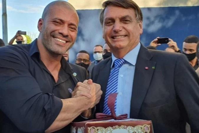 O decreto assinado por Bolsonaro foi publicado logo após a transmissão de uma live, em edição extra do Diário Oficial da União (Reprodução/Twitter)