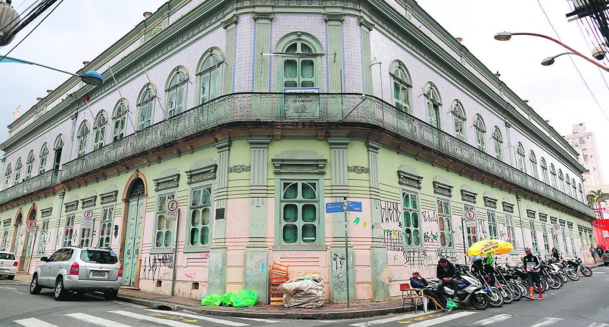 Palácio dos Azujelos, onde está o MIS: espaço, que guarda importante acervo de fotos, filmes e discos, precisa de reforma no telhado e na rede elétrica (Leandro Ferreira/AAN)