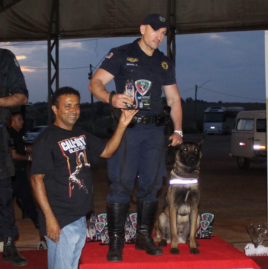 Naruk, com o guarda Bathuel Silva de Souza como condutor (Divulgação)