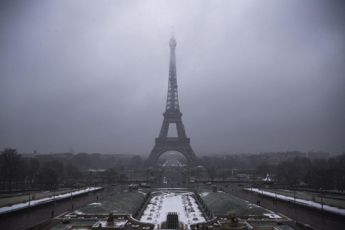 Torre Eiffel fechada por causa da neve. (Divulgação)