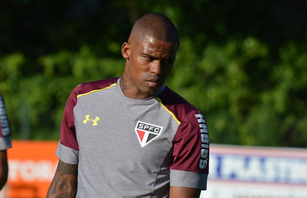 Uma semana depois de o jogador ter chegado a Porto Alegre para realizar exames médicos, o Grêmio, enfim, oficializou a contratação do meia-atacante Maicosuel (Divulgação)