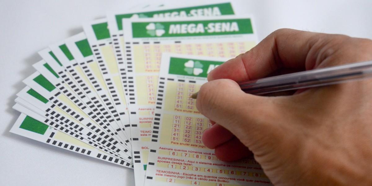 No primeiro sorteio, realizado na terça-feira (6), no Espaço Loterias da Caixa, em São Paulo, nenhum apostador acertou as seis dezenas do concurso 2011. (ADRIANO ISHIBASHI)