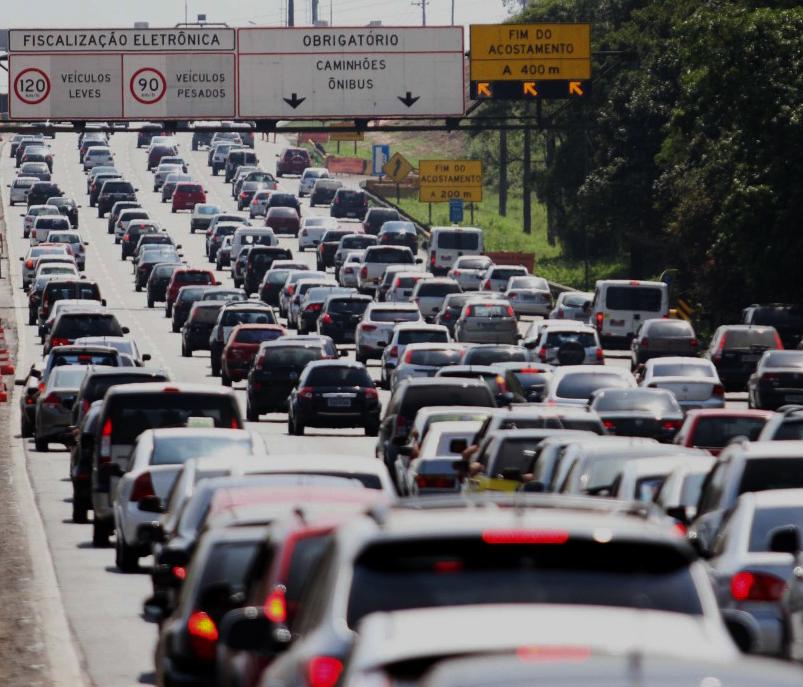 A previsão é de que as estradas que levam ao interior tenham fluxo intenso a partir das 15h (Cedoc/RAC)