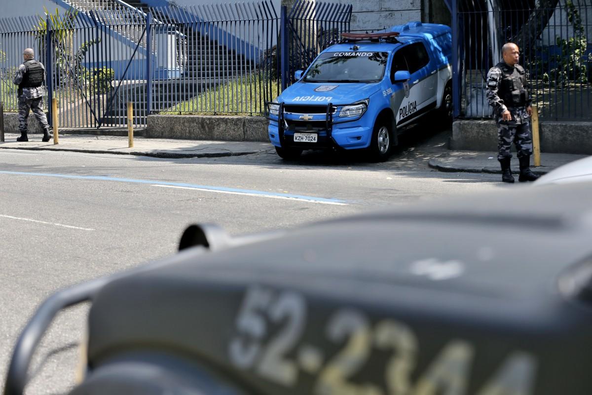 A Polícia Militar terá um contingente de 17 mil policiais a mais para patrulhar a cidade, os blocos de rua e a Marquês de Sapucaí, conforme divulgado quinta-feira (8). (Tânia Rêgo/Agência Brasil)
