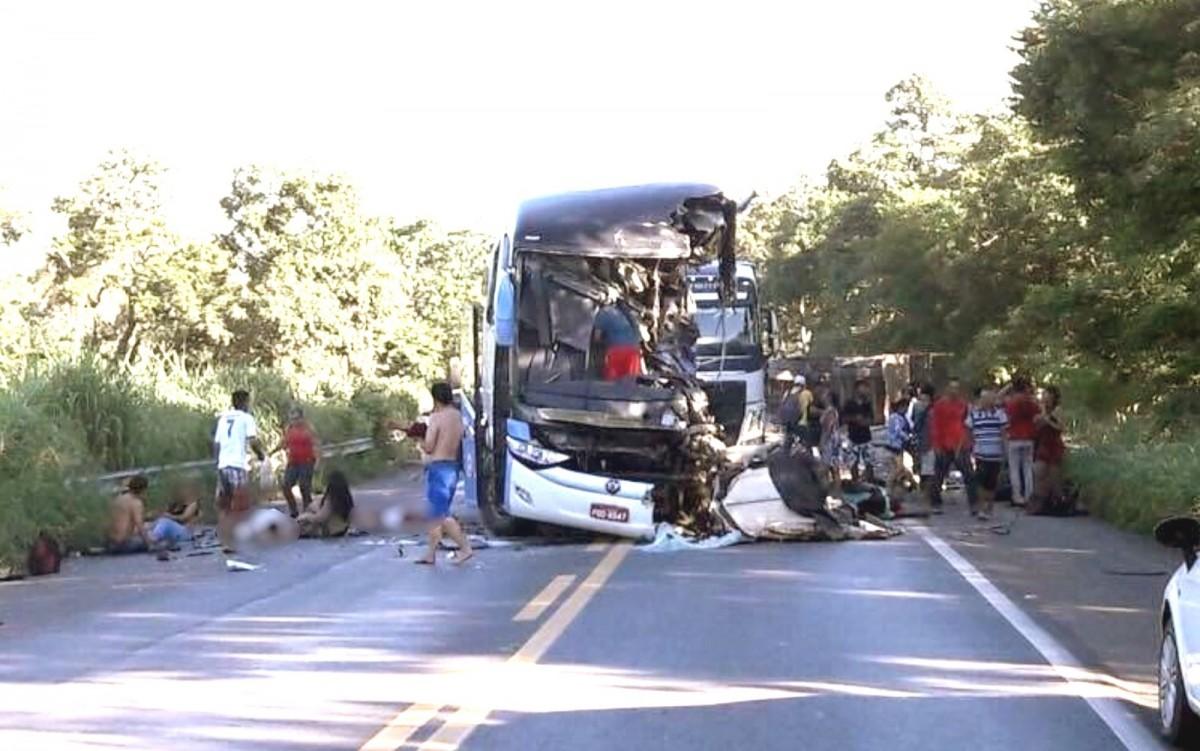 A Expresso Guanabara informou que 43 passageiros estavam a bordo do veículo, que fazia a linha Cajazeiras (PB)-Goiânia (GO). (PM/Divulgação)