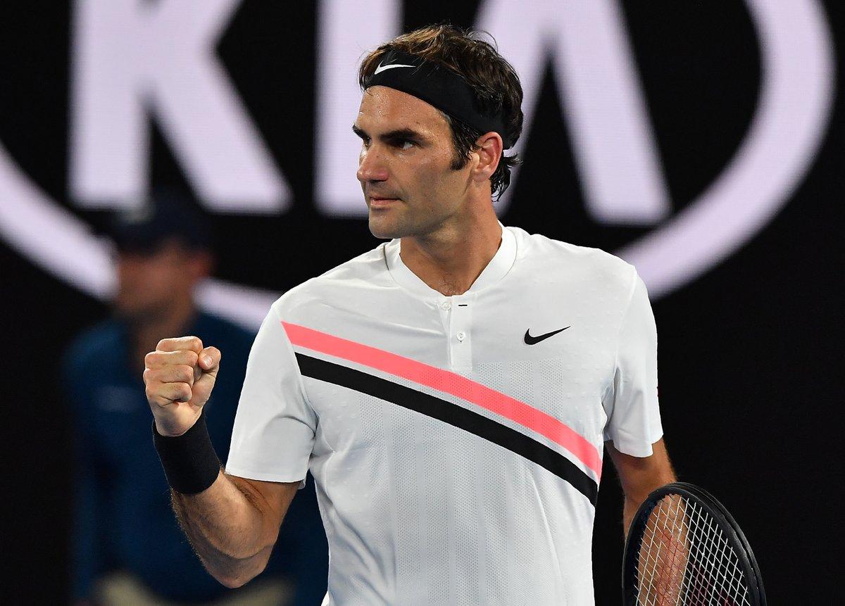 Roger Federer está a apenas uma vitória de voltar a ser o número 1 do mundo, após derrotar o alemão Philipp Kohlschreiber (AFP)