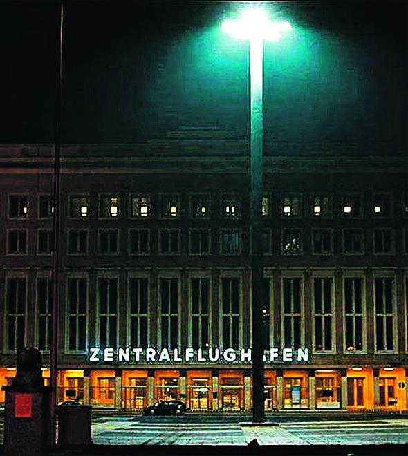 O aeroporto alemão Zentralflughafen THF, retratado no documentário Aeroporto Central, de Karim Aïnouz  (Divulgação)
