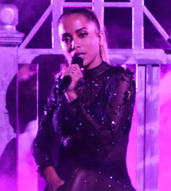 O evento contou com a presença de Anitta, que se apresentou ao lado do colombiano J. Balvin no palco. (Divulgação)