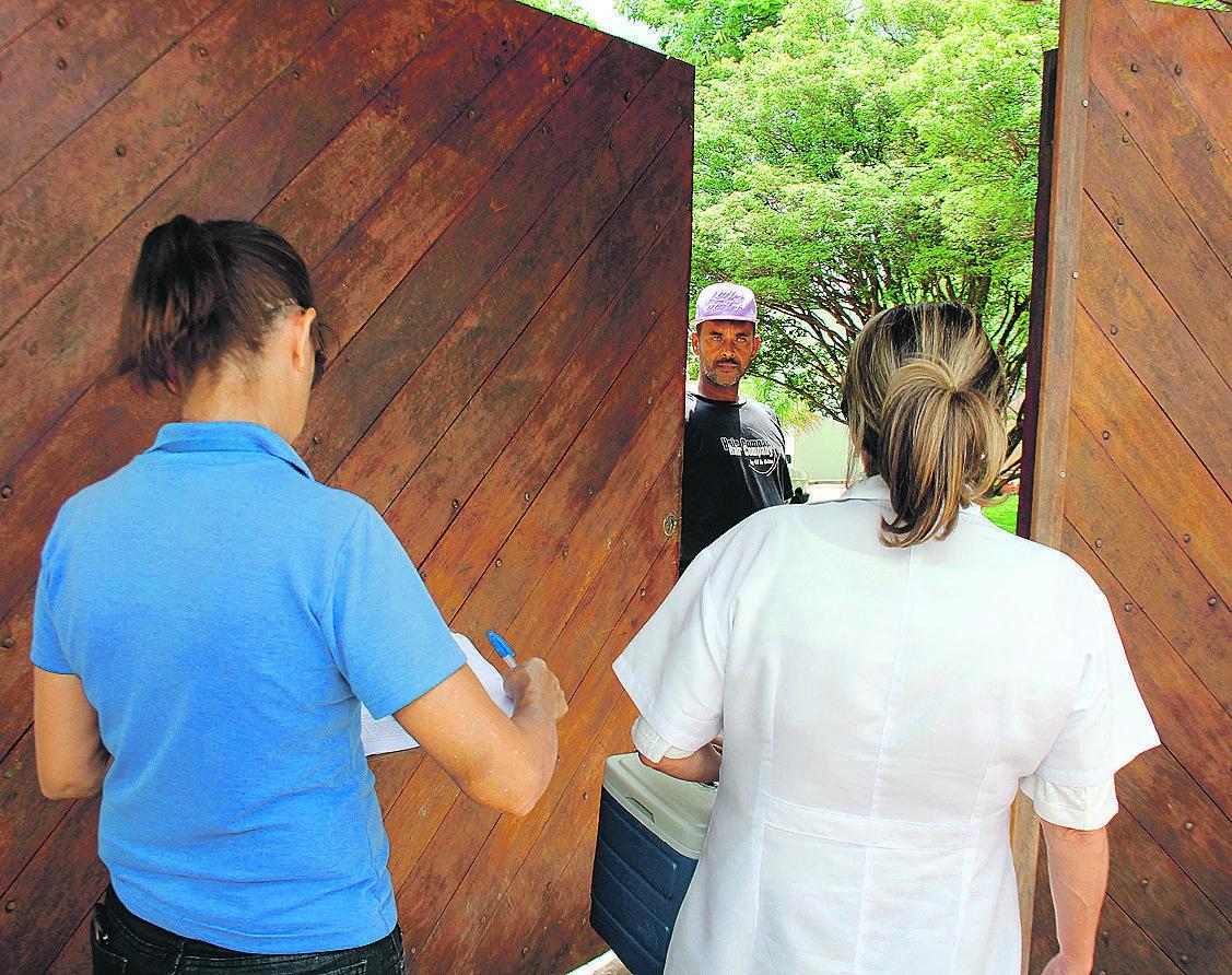 Agentes de Saúde fazem controle do mosquito Aedes aegypti em bairro de Valinhos: apreensão (Divulgação)