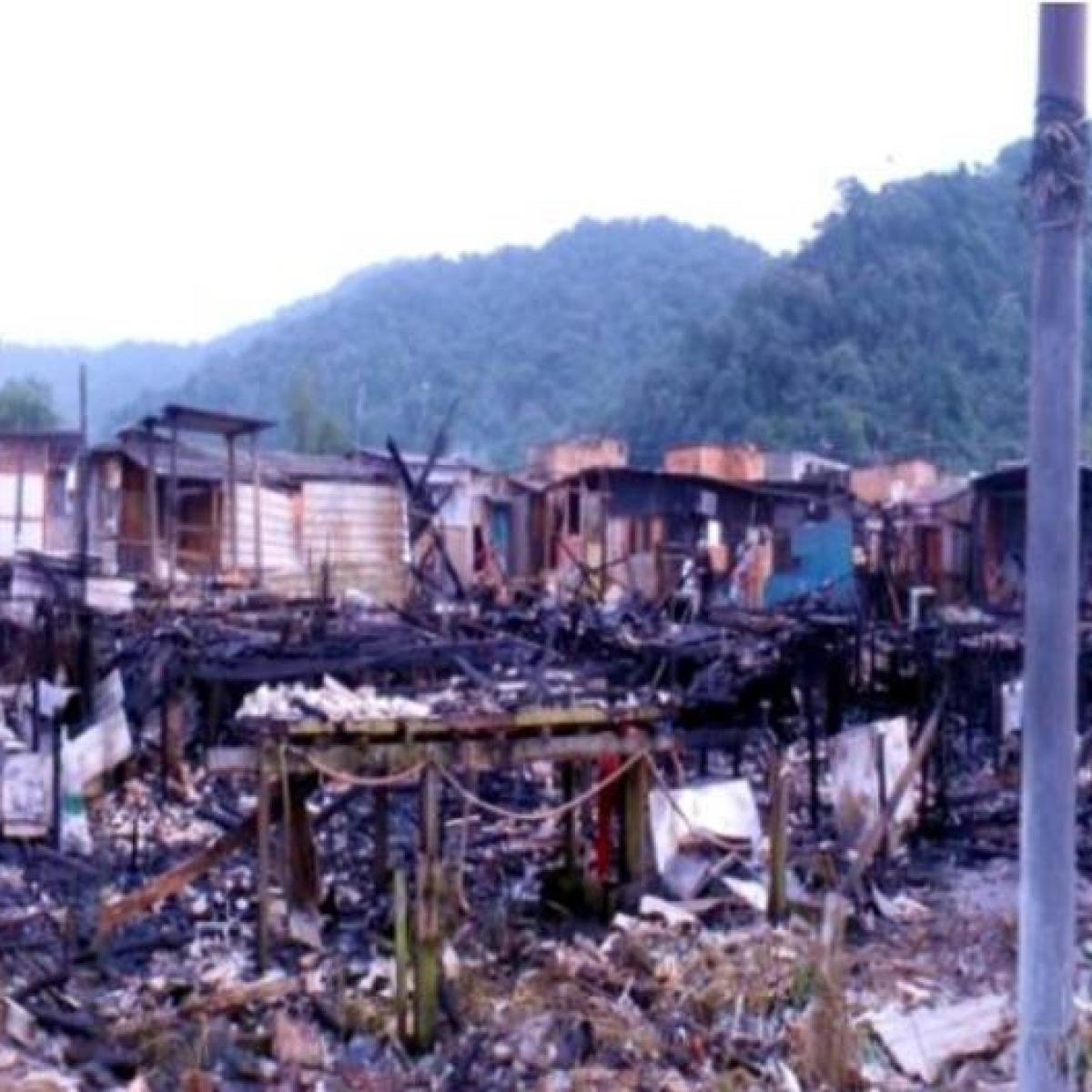 Incêndio destrói 17 moradias e deixa 42 desabrigados (Divulgação)