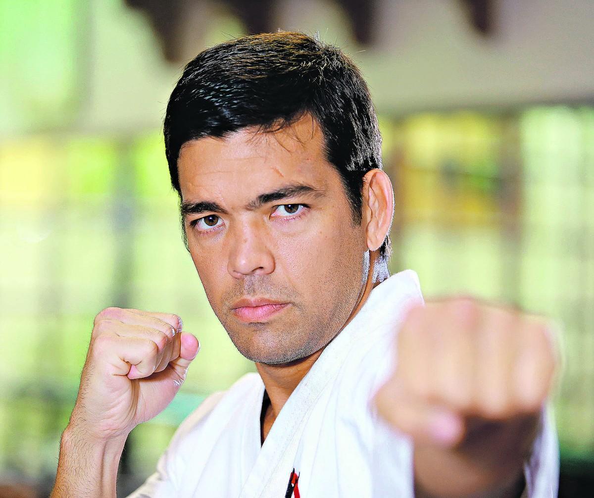 Lyoto Machida começou a treinar caratê aos 3 anos com o pai e uma década depois já era carateca faixa preta: disciplina fez toda a diferença  (Divulgação)