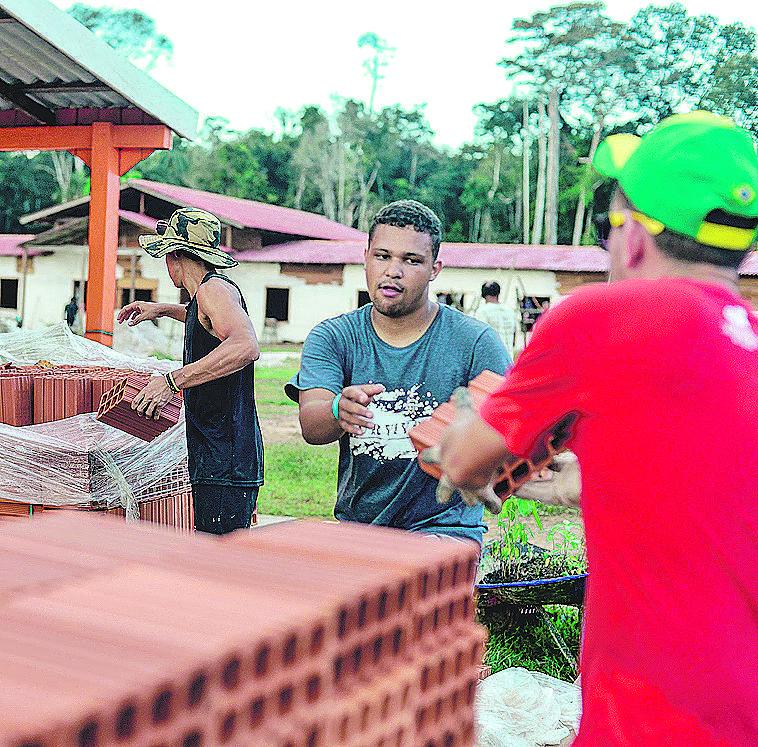 Alunos da Unasp, em Engenheiro Coelho, constroem escola no Amazonas (Divulgação)