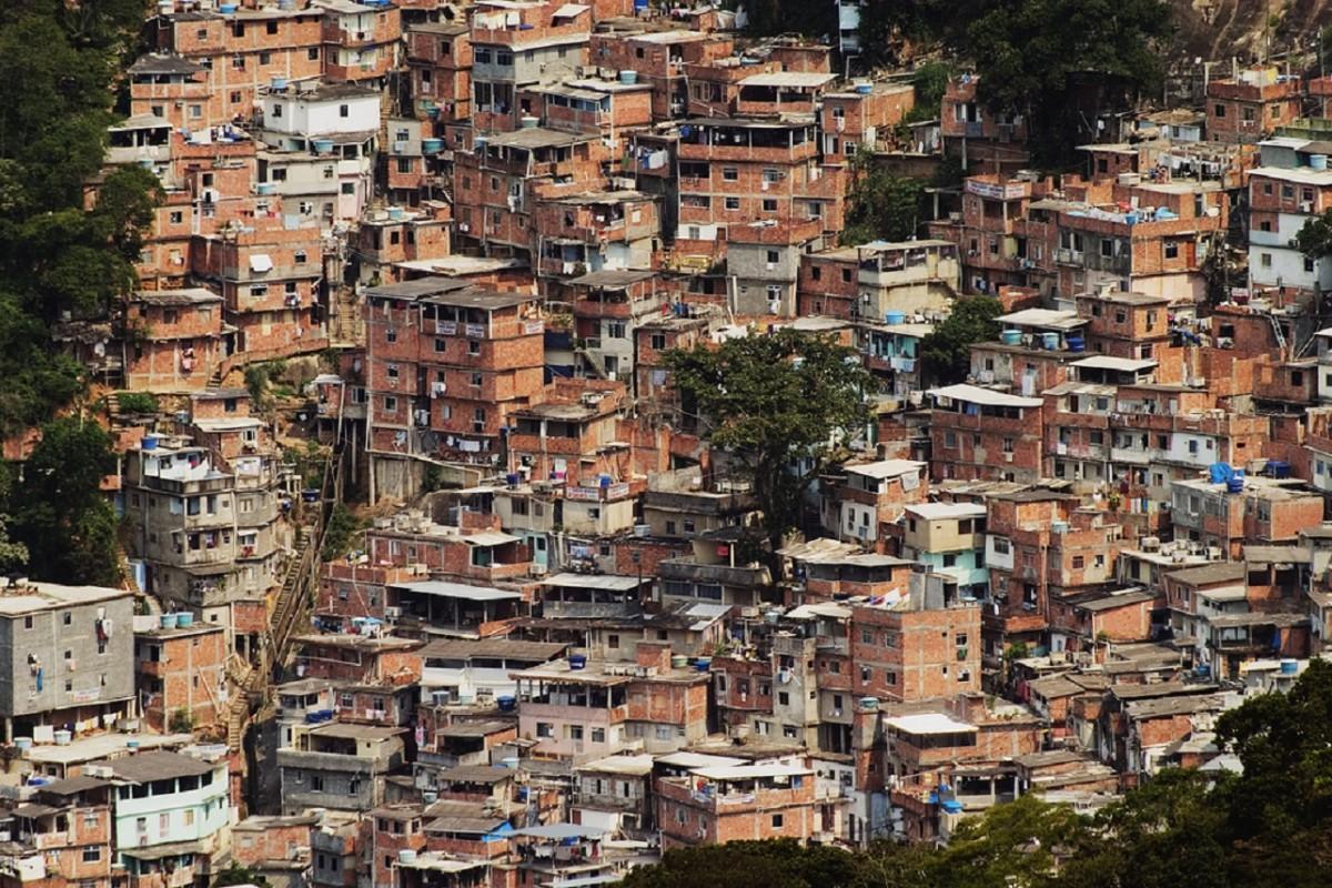 O crescimento da pobreza no Brasil impacta diretamente na mortalidade entre as crianças ( )