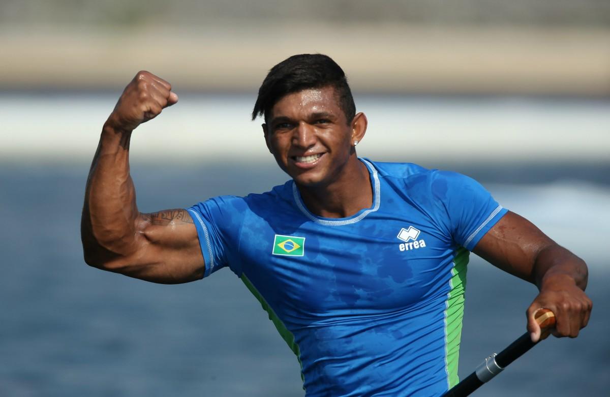 Isaquias avançou a duas finais no Mundial de Canoagem em Portugal ( )