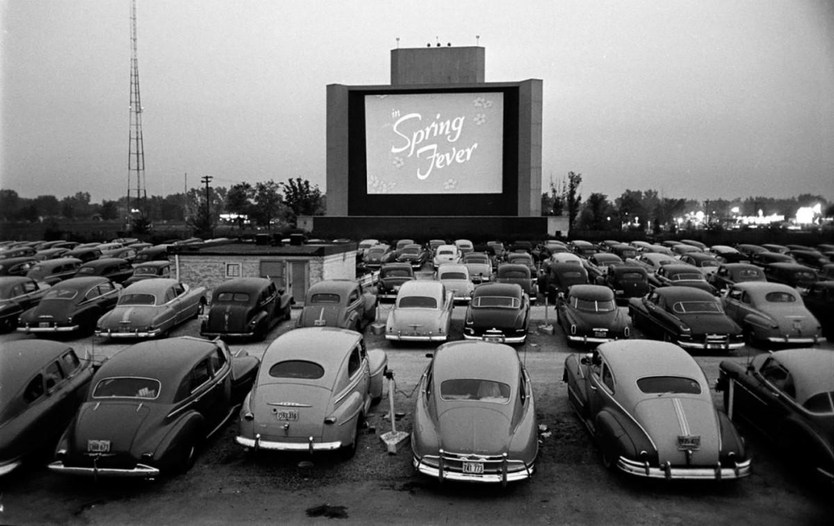 No passado, o local por excelência para o amor adolescente, o cinema drive-in seguiu o caminho do toca-discos e se tornou um vestígio da nostalgia retrô (Reprodução)