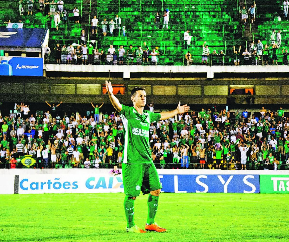 Ídolo anunciará nesta quarta-feira em entrevista coletiva a renovação de contrato com o Guarani para 2018 (Guarani Press)