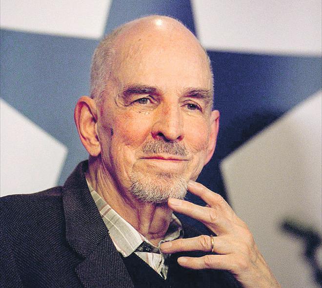 O cineasta sueco Ingmar Bergman durante a entrevista coletiva de lançamento de sua série de TV, Anna, em Estocolmo, na Suécia, em 8 de novembro de 2001: diretor granjeou fama com cinema áspero (Cedoc/RAC)