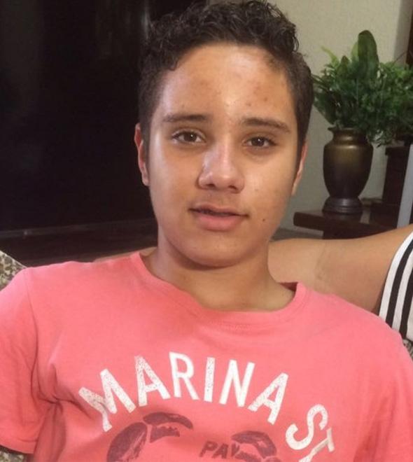 Hyago Marques, de 13 anos, baleado durante ataque em colégio de Goiânia já se recupera em casa (Giovanna Dourado)