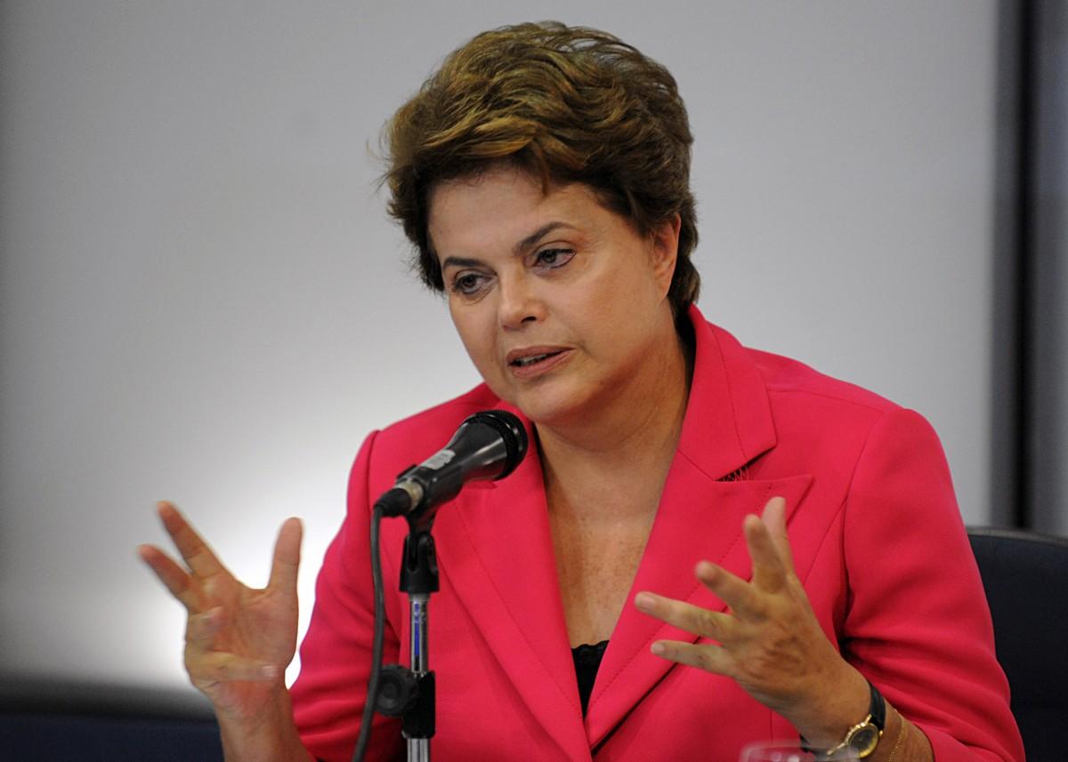 No último tuíte, curtido por mais de 400 usuários, Dilma chegou a falar em fascismo. (FABIO RODRIGUES)