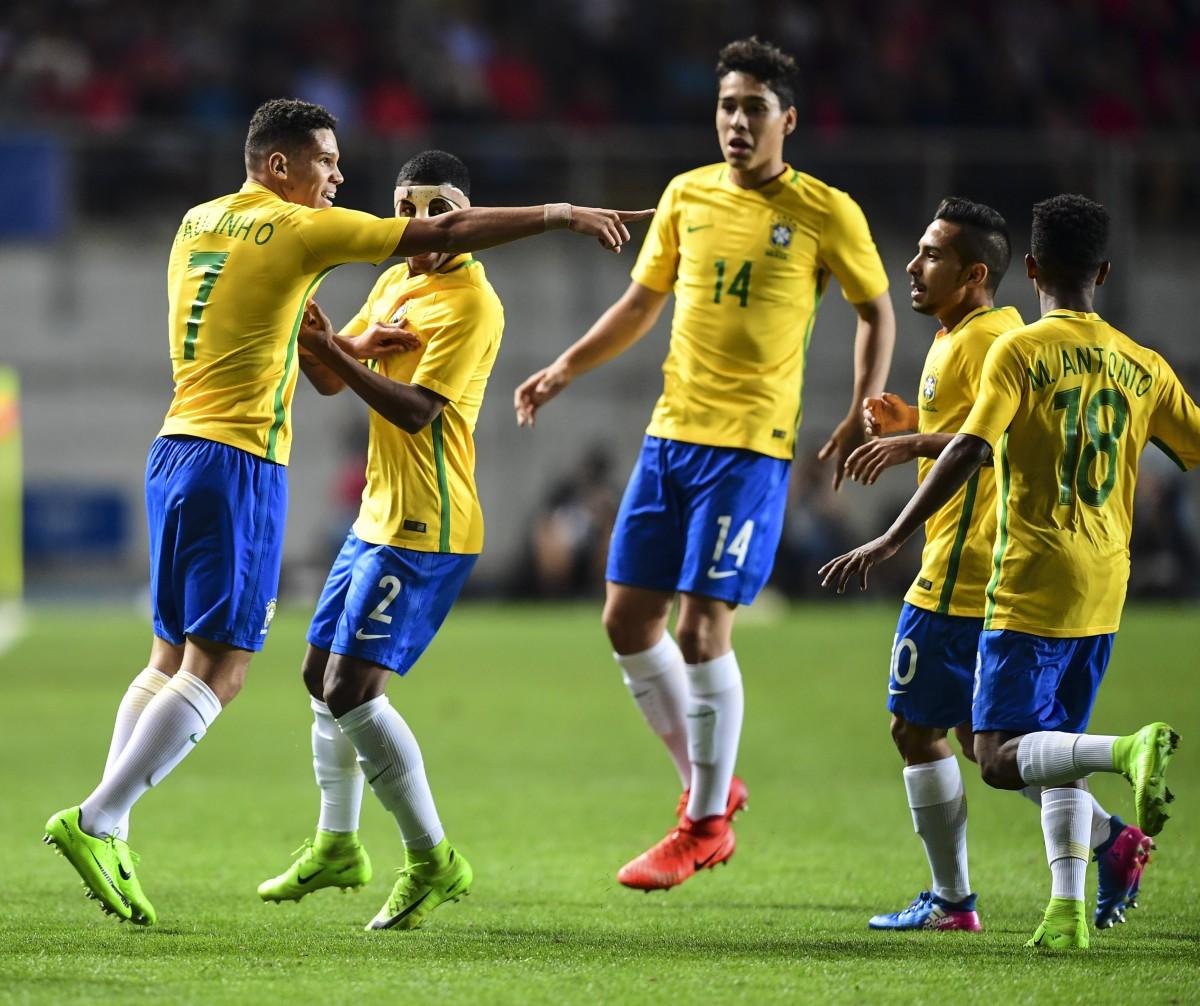 Na segunda rodada da competição, o Brasil venceu a Coreia do Norte por 2x0, com direito a gols de Paulinho e Lincoln (Martin Bernetti/AFP)
