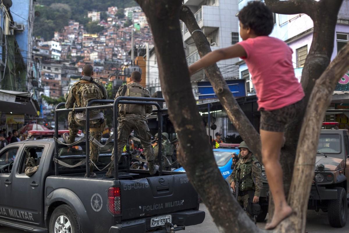 Forças Armadas voltam à Rocinha para apoiar a polícia em buscas na favela (Divulgação)