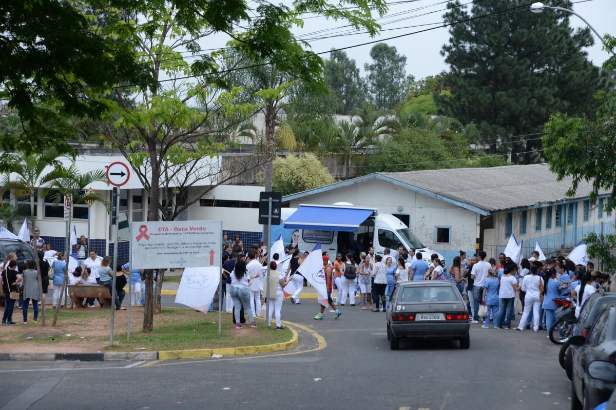 Funcionários do Hospital Ouro Verde reivindicam pagamento do FGTS, férias, salário de setembro, além dos pagamentos dos direitos trabalhistas de funcionários demitidosr
 (Patrícia Domingos/AAN)