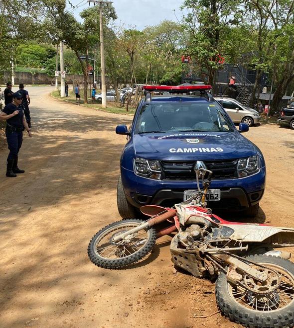 Motociclista com drogas faz lambança em Joaquim Egídio (Divulgação)