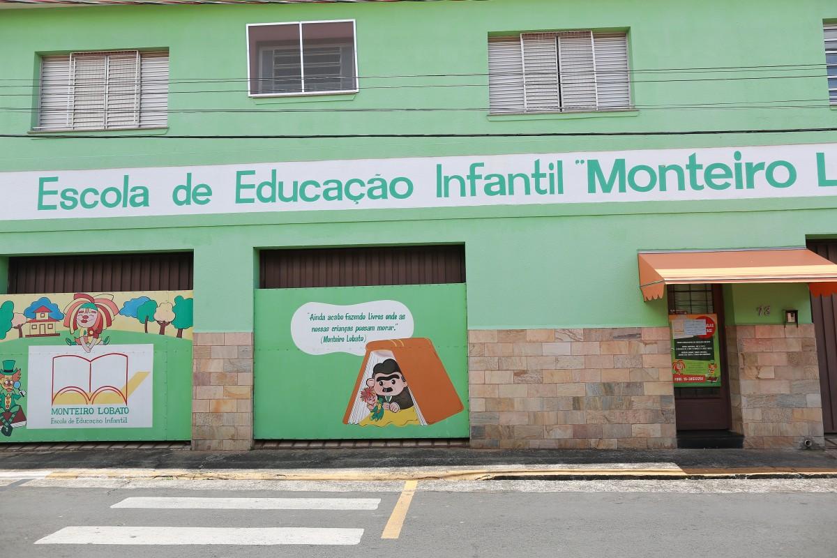 Uma das unidades de ensino afetadas pela confusão; bilhete na porta justifica fechamento por "segurança"r
 (Leandro Ferreira/AAN)