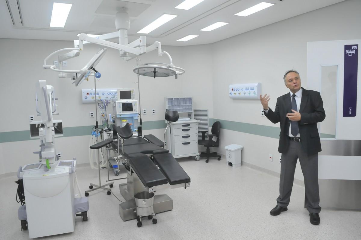 Todas salas possuem um sistema de ventilação que possibilita o ar ir para cima, sem contaminação, diz o diretor hospitalar Gerson Muraro Lauritor
 (César Rodrigues/AAN)