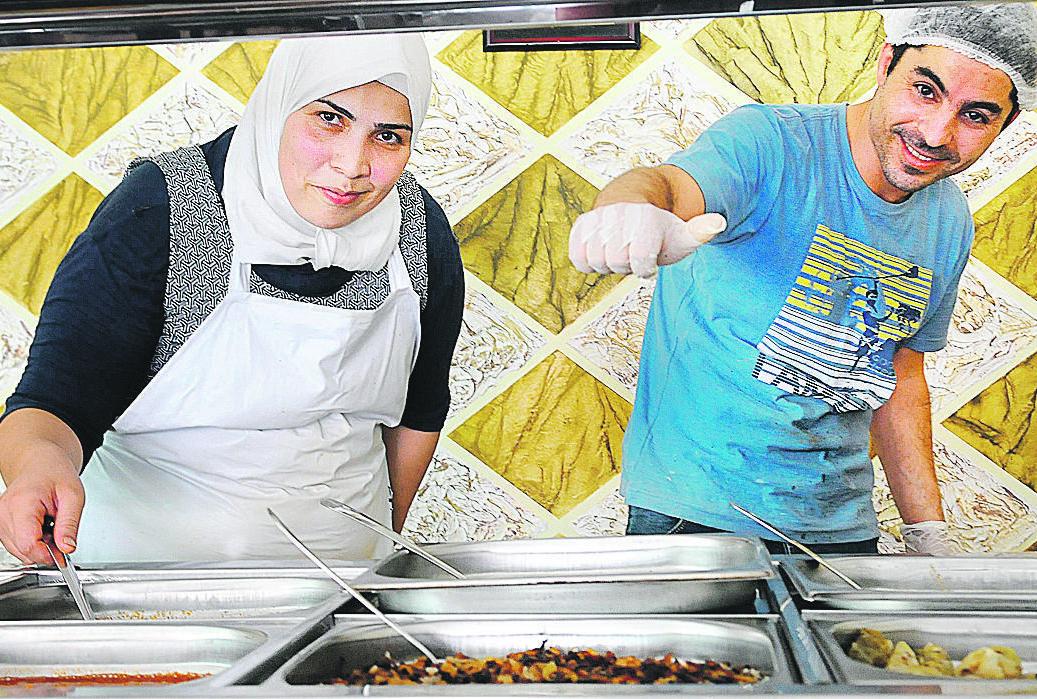 Nesrin e Othman no restaurante "Delícias da Síria", aberto na Avenida Mirandópolis, em Campinas: recomeço após fuga dos terrores da guerra (Carlos Souza Ramos)