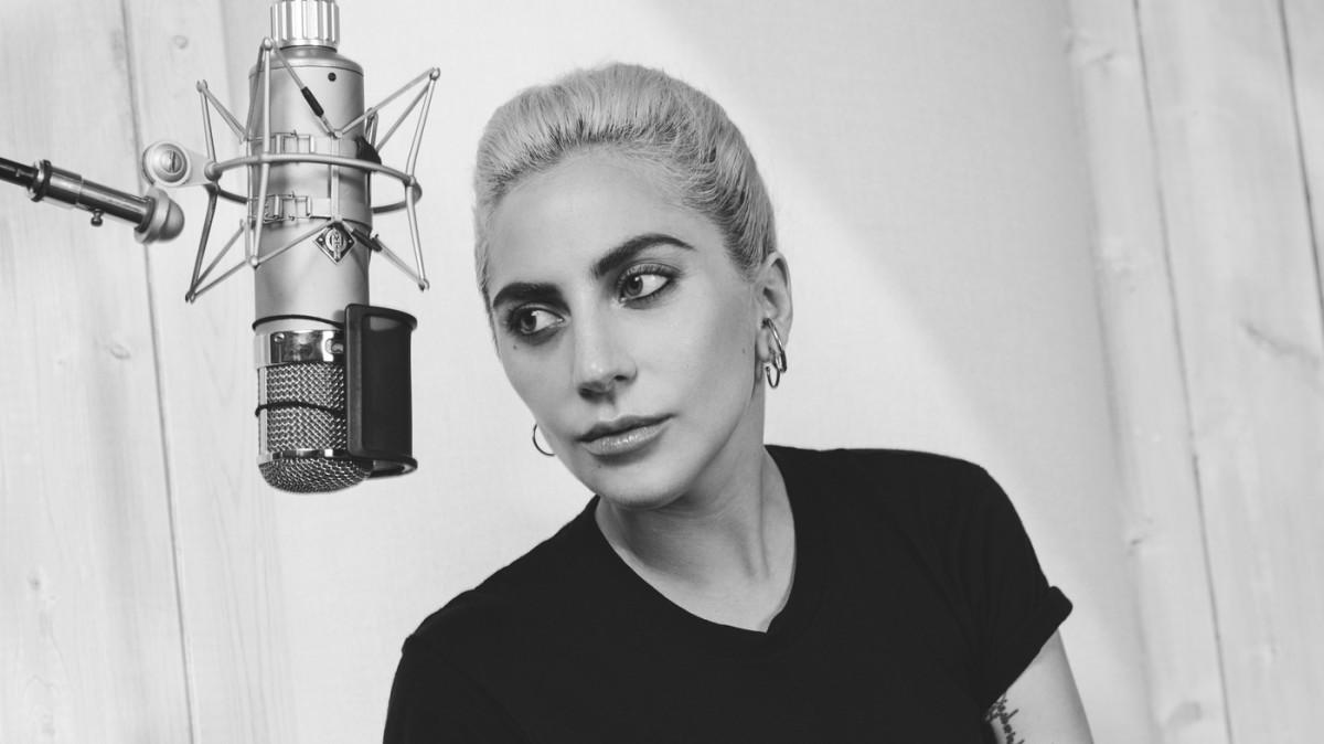 Lady Gaga adia 18 shows na Europa por fibromialgia (Divulgação)