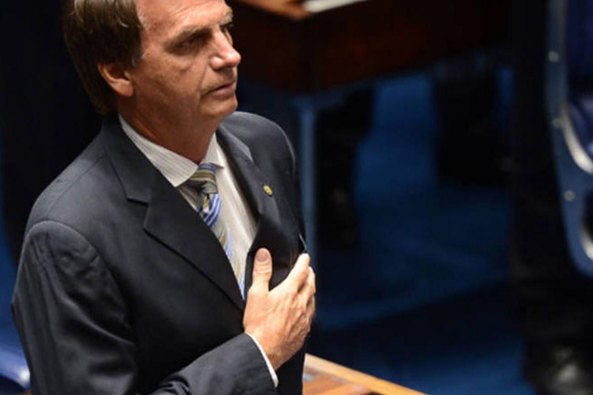 Bolsonaro assina filiação 'pré-datada' ao Patriota (Divulgação)