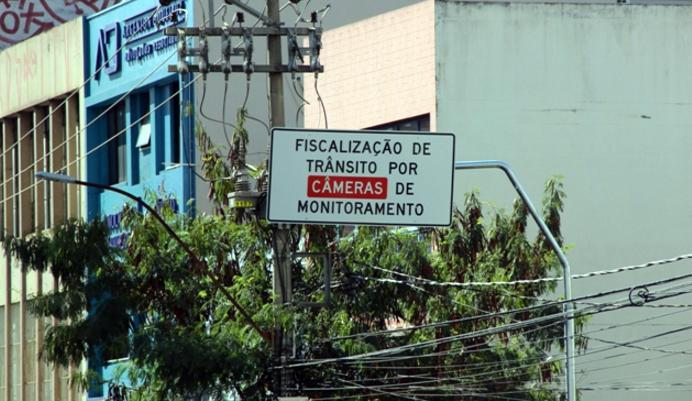 Nesta primeira fase foram implantadas placas de trânsito alertando sobre o monitoramento e a fiscalização, que ocorrerão em vias (Divulgação)