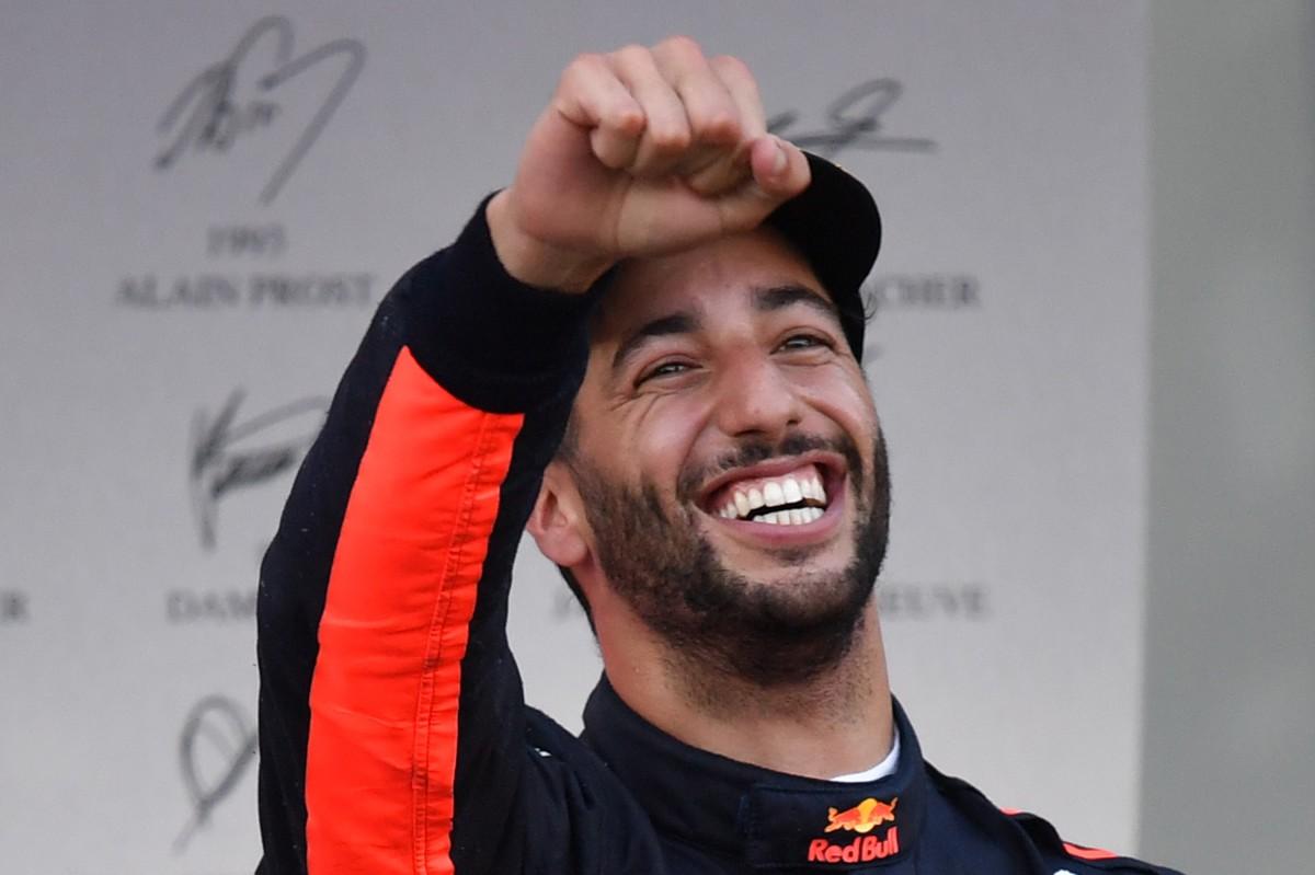Daniel Ricciardo aproveitou neste domingo uma série de incidentes inusitados para vencer o GP do Azerbaijão (Andrej ISAKOVIC / AFP)