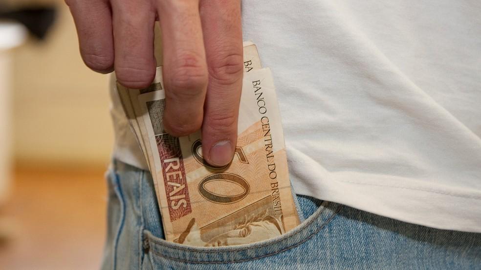 Para saber se teve a declaração liberada, o contribuinte deverá acessar a página da Receita na internet, ou ligar para o Receitafone, no número 146 (Divulgação)