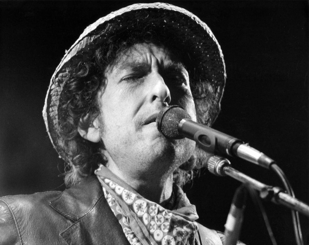 Dylan é o primeiro músico a ganhar o prestigiado Nobel de Literatura (Istvan Bajzat / DPA / AFP)
