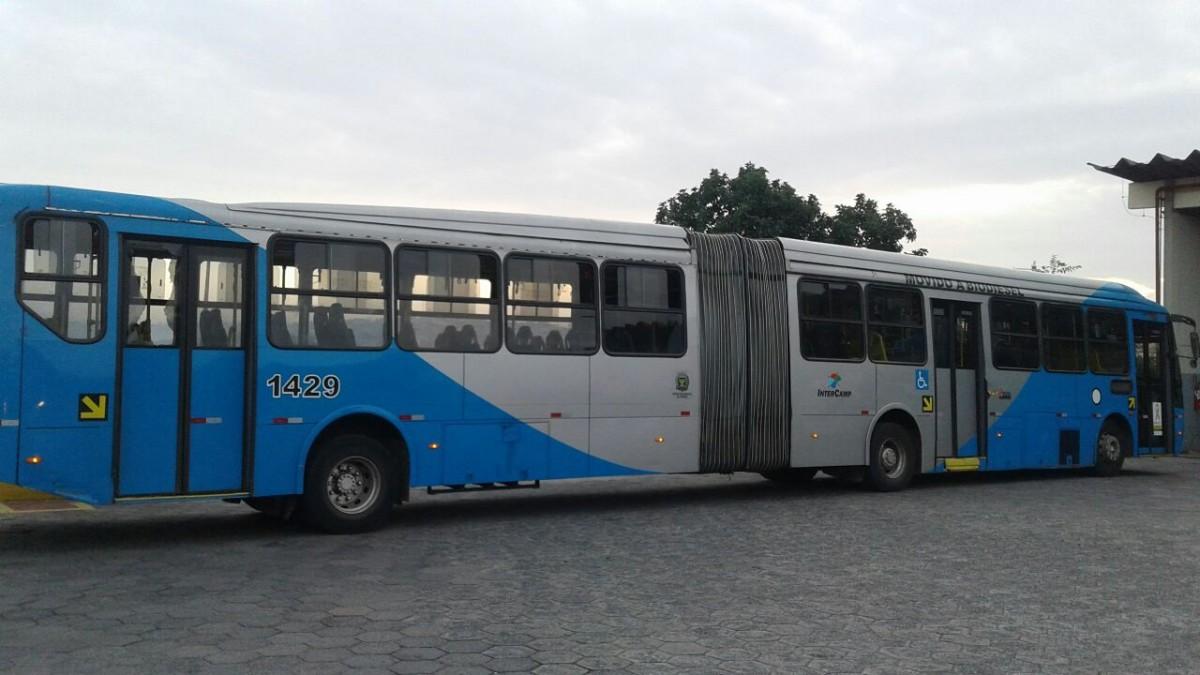 Ônibus do transporte coletivo de Campinas depredados foram levados para o 9º Distrito Policial para registrar o Boletim de Ocorrência (DIVULGAÇÃO)
